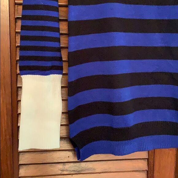 NWT Scoop Neck Sweater - Picture 3 of 4